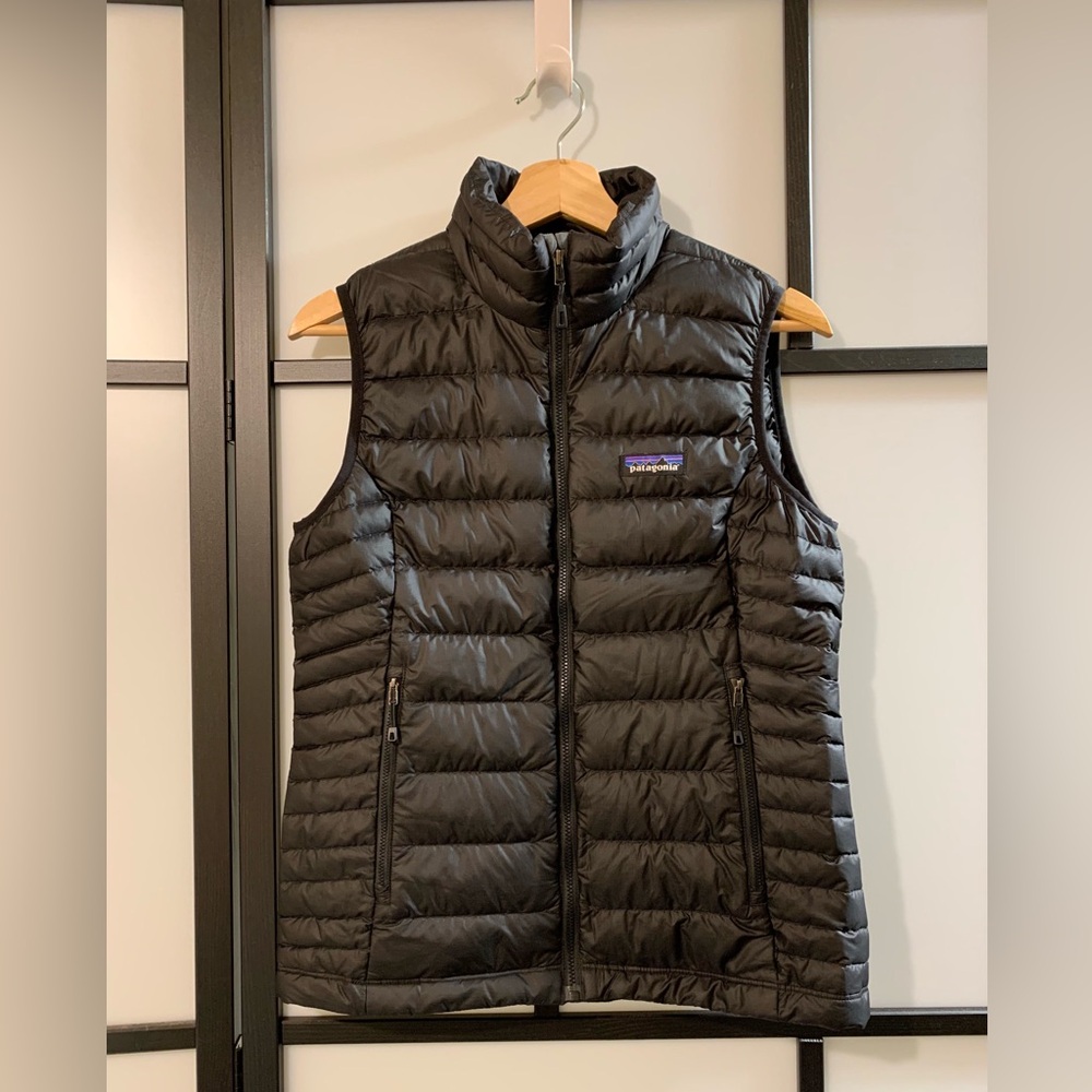 Brand New Women’s Patagonia Black Down Vest - Size Small
